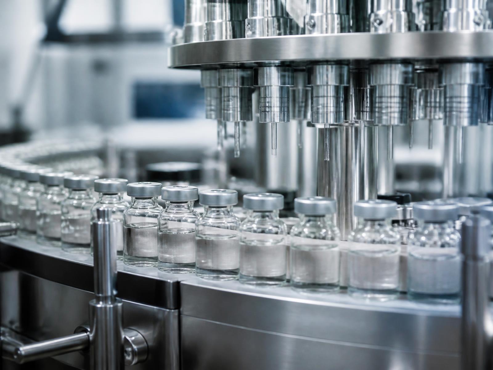 Pharmaceutical filling line with sterile glass vials